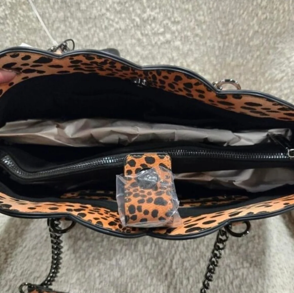 🖤🔹️Betsey Johnson 🔹️XOTOTE-L  Leopard Print 2pc Tote with Black Bag Charm - Picture 8 of 17